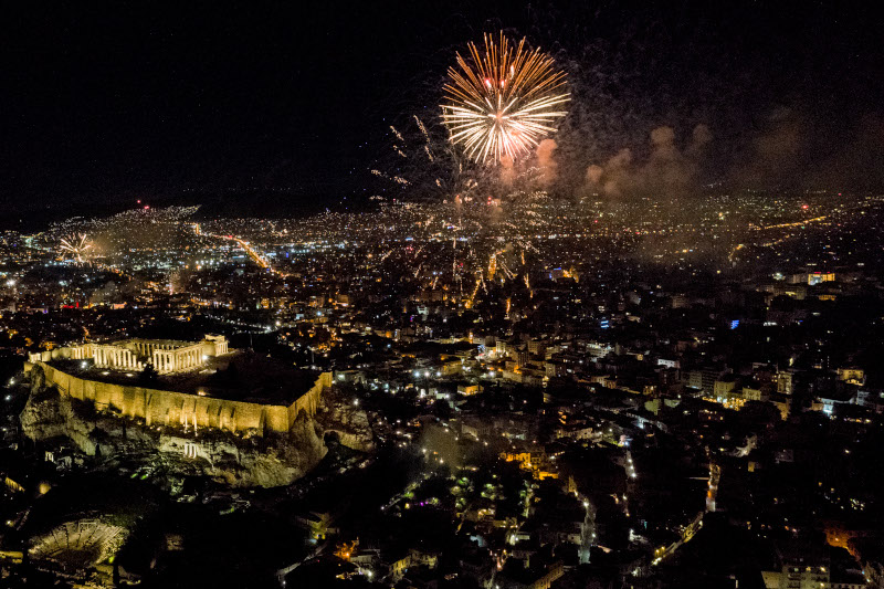 protochronia-pyrotexnimata-koronoios-athina2