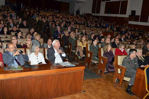 crowd-5