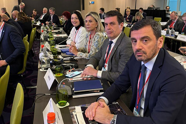 2e479a20 b022 4fd9 9c4b a7c8a411bbbe