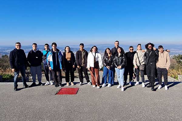 IMG 4f9f675c4cfa8e8aa145652b0eea4c44 V