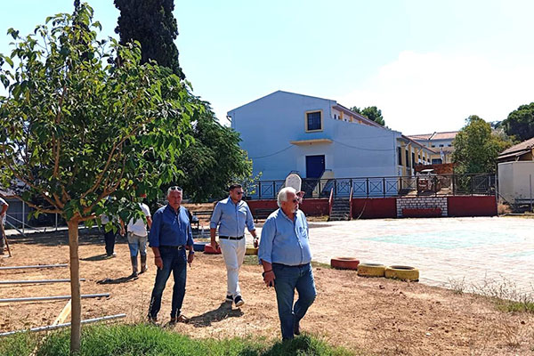 09 NEA EISODOS SXOLEIO