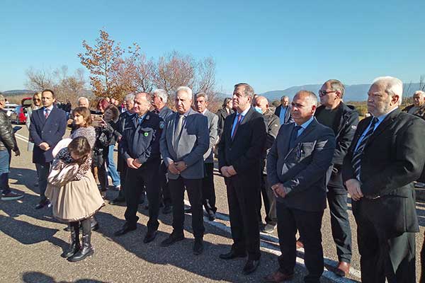 aspra-spitia-agiasmos-2