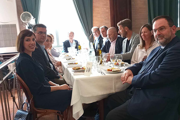 Messenger creation EFDD7A3D B223 4502 BFBA EEA3D482CA09