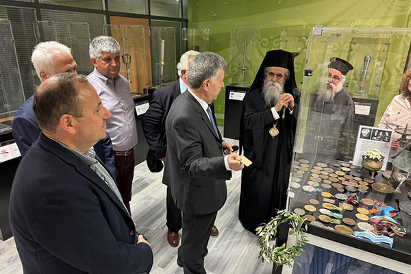 ekthesi dadon egkainia3